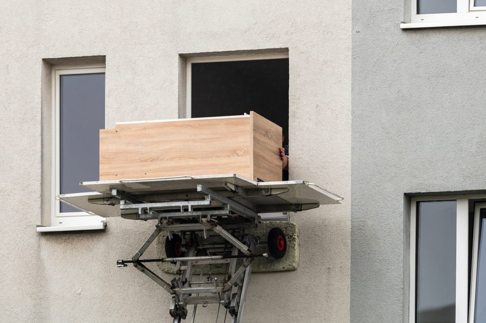 Déménagement en appartement : quand faut-il louer un lift ?